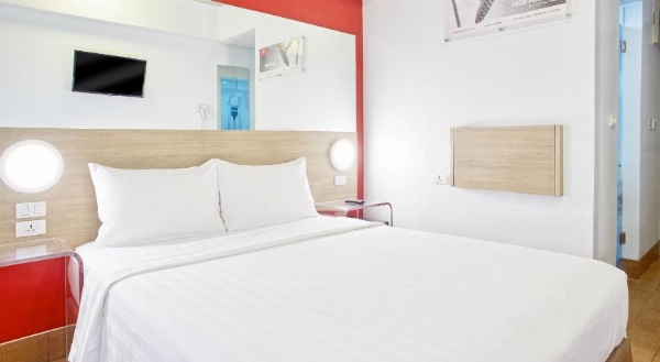 Red Planet Manila Aseana City image 30